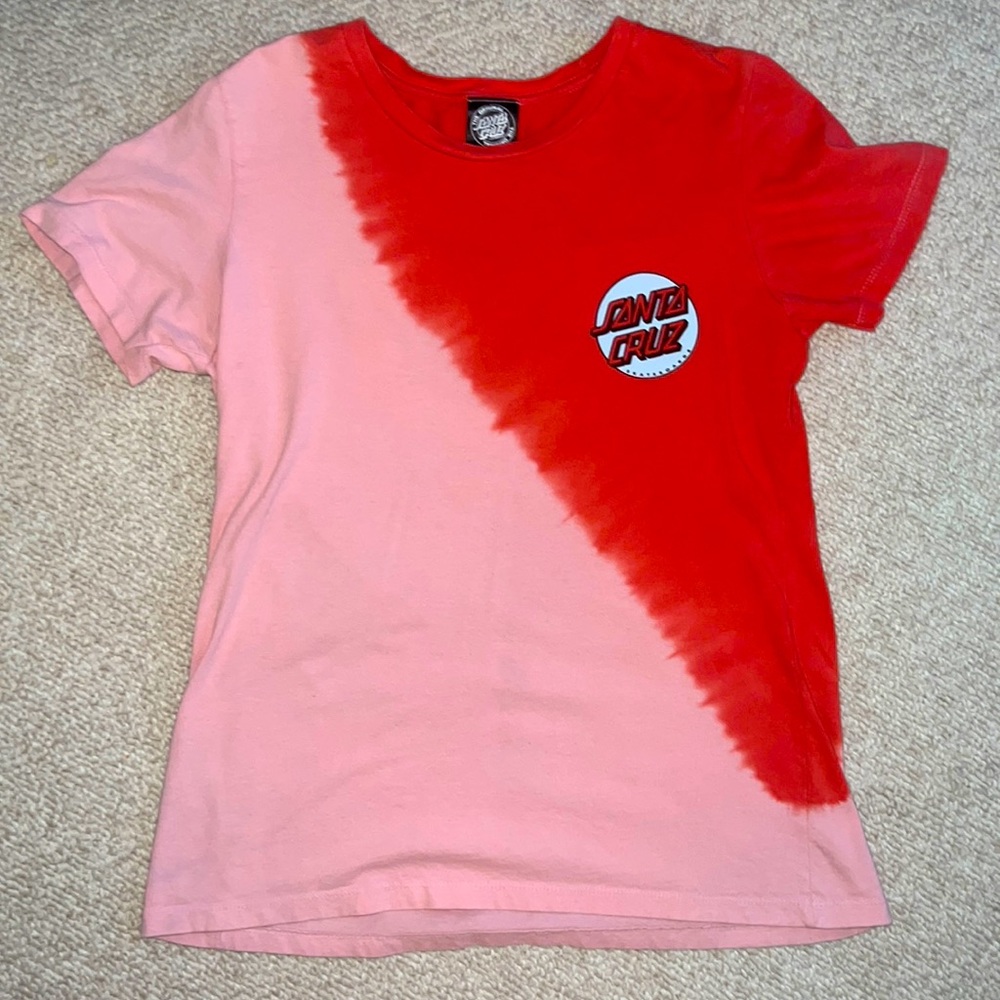 Santa Cruz two tone pink and red tee shirt. Fits sizes 2-4 or xs-s! 👍 condition